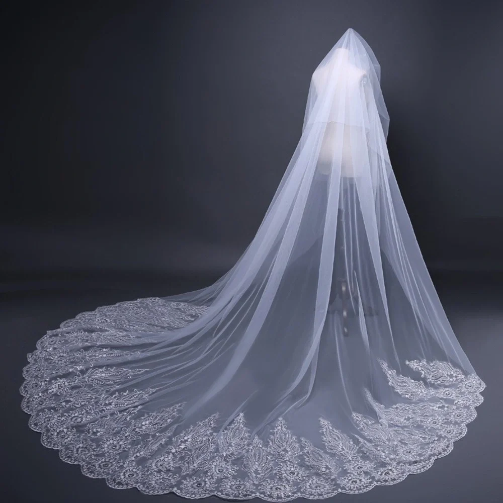 Long Lace-Edged Bridal Veil in White 3M